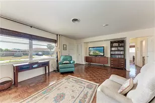563 Oxford Dr, Venice, FL 34293 - Photo 6