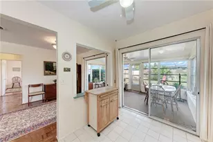 563 Oxford Dr, Venice, FL 34293 - Photo 10