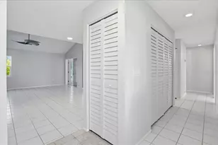3205 Golden Eagle Ln, Sarasota, FL 34231 - Photo 8