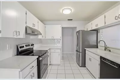 3205 Golden Eagle Lane, Sarasota, FL 34231 - Photo 18