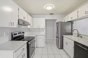 3205 Golden Eagle Ln, Sarasota, FL 34231 - Photo 18