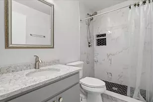 3205 Golden Eagle Ln, Sarasota, FL 34231 - Photo 44