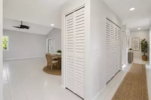3205 Golden Eagle Ln, Sarasota, FL 34231 - Photo 4