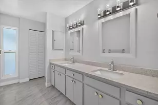 3205 Golden Eagle Ln, Sarasota, FL 34231 - Photo 38