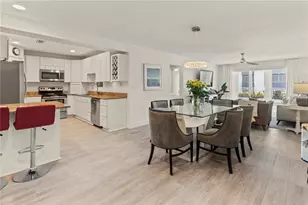 1055 W Peppertree Dr, Sarasota, FL 34242 - Photo 4