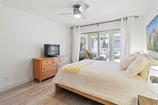 1055 W Peppertree Dr, Sarasota, FL 34242 - Photo 26