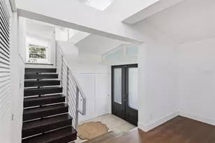 425 Partridge Cir, Sarasota, FL 34236 - Photo 2