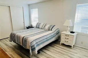 2305 Bay Dr, Bradenton, FL 34207 - Photo 14