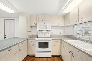 5205 5th St E, Bradenton, FL 34203 - Photo 10