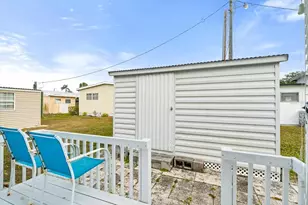5205 5th St E, Bradenton, FL 34203 - Photo 16