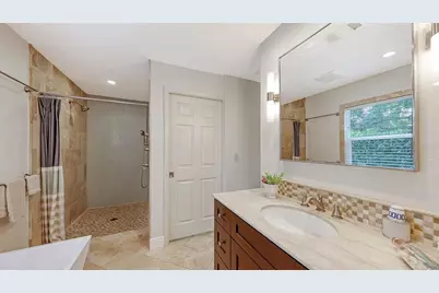 4711 Maid Marian Lane, Sarasota, FL 34232 - Photo 14