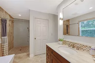 4711 Maid Marian Ln, Sarasota, FL 34232 - Photo 14