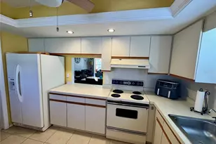 374 Oak Hill Dr, Sarasota, FL 34232 - Photo 4