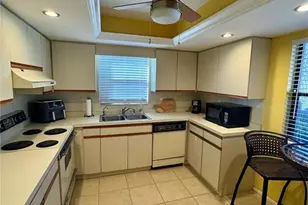 374 Oak Hill Dr, Sarasota, FL 34232 - Photo 6