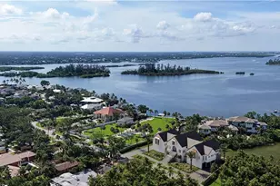 530 Freeling Dr, Sarasota, FL 34242 - Photo 10