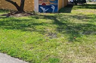 322 Buena Vista Ave, Sarasota, FL 34243 - Photo 2