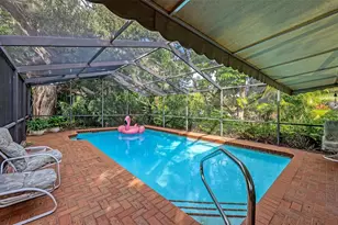 1672 Shoreland Dr, Sarasota, FL 34239 - Photo 32