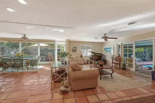 1672 Shoreland Dr, Sarasota, FL 34239 - Photo 8