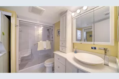 800 Benjamin Franklin Drive #202, Sarasota, FL 34236 - Photo 22