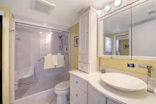 800 Benjamin Franklin Dr, Sarasota, FL 34236 - Photo 22