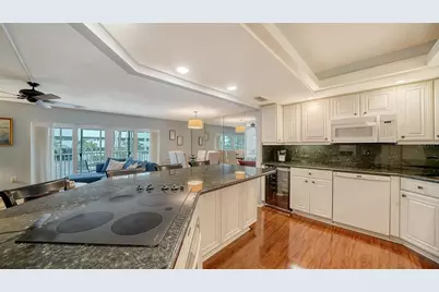 800 Benjamin Franklin Drive #202, Sarasota, FL 34236 - Photo 8