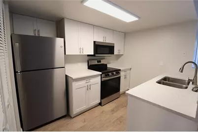 8115 45th Court E #2, Sarasota, FL 34243 - Photo 2