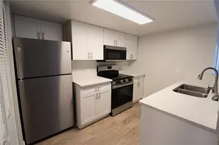 8115 45th Ct E, Sarasota, FL 34243 - Photo 2