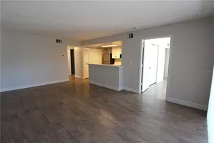 8115 45th Ct E, Sarasota, FL 34243 - Photo 4