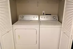 8115 45th Ct E, Sarasota, FL 34243 - Photo 10