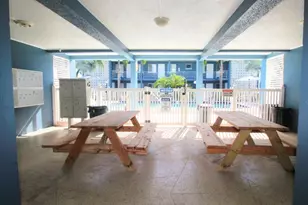 3001 Bee Ridge Rd, Sarasota, FL 34239 - Photo 16