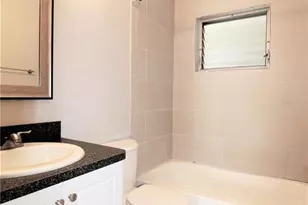 3001 Bee Ridge Rd, Sarasota, FL 34239 - Photo 8