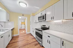 2426 Tangerine Dr, Sarasota, FL 34239 - Photo 8