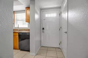 960 La Costa Cir, Sarasota, FL 34237 - Photo 4