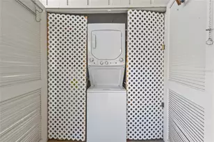 7193 W Country Club Dr N, Sarasota, FL 34243 - Photo 20