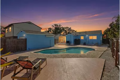 6531 2nd Avenue S, Saint Petersburg, FL 33707 - Photo 2