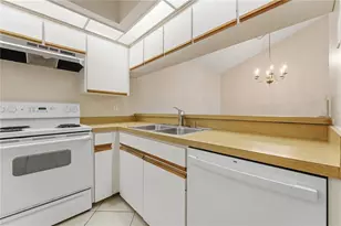 646 Bird Bay Dr E, Venice, FL 34285 - Photo 18