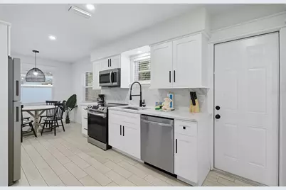 3014 Gulf Drive, Holmes Beach, FL 34217 - Photo 6