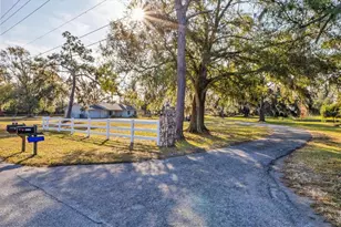 6812 41st Ave E, Bradenton, FL 34208 - Photo 4