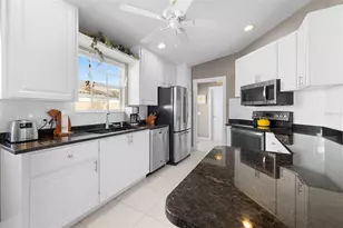 7662 Pesaro Dr, Sarasota, FL 34238 - Photo 4