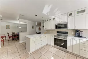 411 Harbor View Ln, Largo, FL 33770 - Photo 16