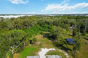 7560 19th St E, Sarasota, FL 34243 - Photo 1