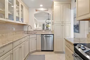 240 Santa Maria St, Venice, FL 34285 - Photo 6