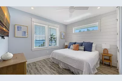 2206 Avenue A, Bradenton Beach, FL 34217 - Photo 32