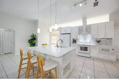 925 NE 4th Avenue, Cape Coral, FL 33909 - Photo 10