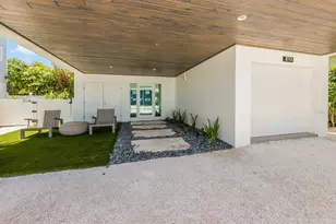 870 N Shore Dr, Anna Maria, FL 34216 - Photo 4