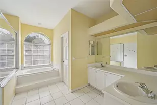 7310 38th Ct E, Sarasota, FL 34243 - Photo 24