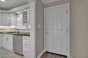 3484 Lake Bayshore Dr, Bradenton, FL 34205 - Photo 2