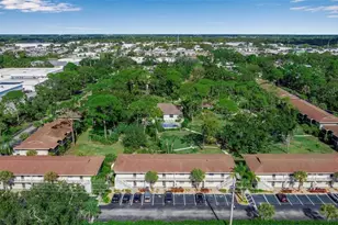 960 La Costa Cir, Sarasota, FL 34237 - Photo 2