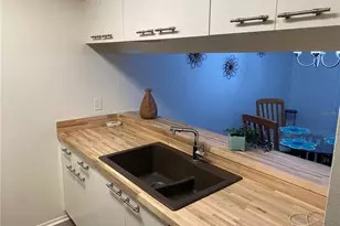 3813 59th Ave W, Bradenton, FL 34210 - Photo 10