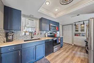 3286 Brunswick Ln, Sarasota, FL 34239 - Photo 10